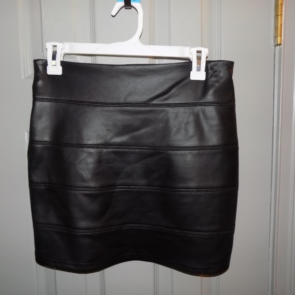 Forever 21 Pleather Skirt - Picture 2 of 2